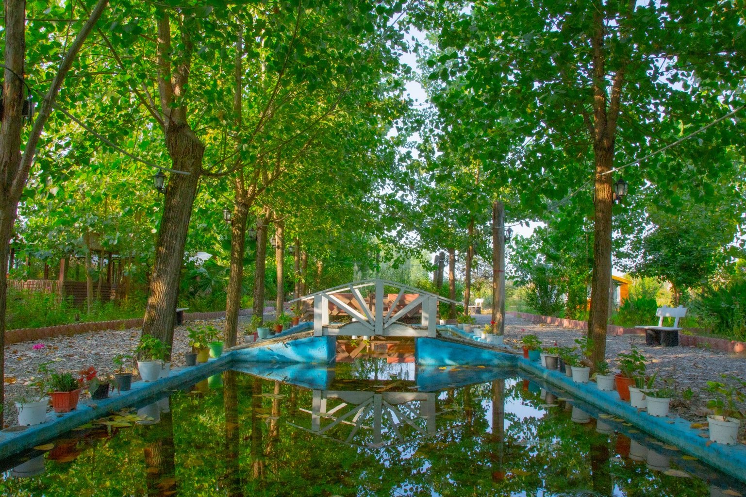 کلبه امپراطور - واحد فروغ فرخزاد