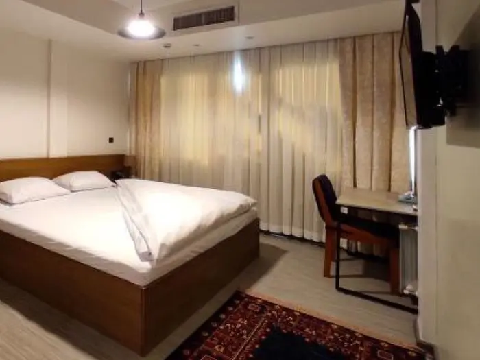 مسافرخانه شهریارنوین - واحد دوتخته کویین کارگرجنوبی
