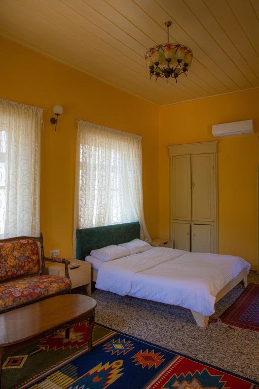 اقامتگاه سنتی بوتیک هتل دیمه - واحد بالانشین