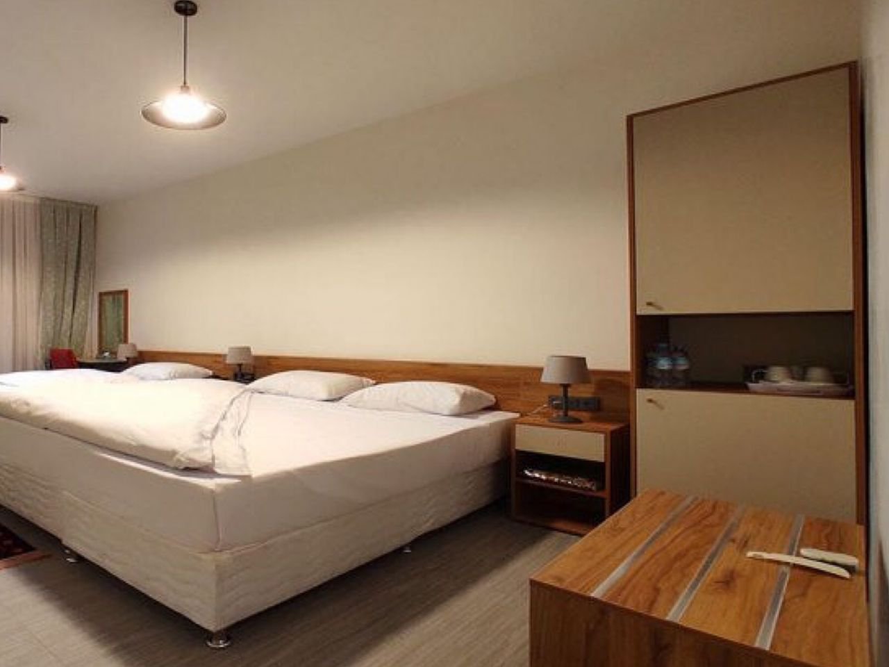 مسافرخانه شهریارنوین - واحد سه تخته ۲ کارگرجنوبی