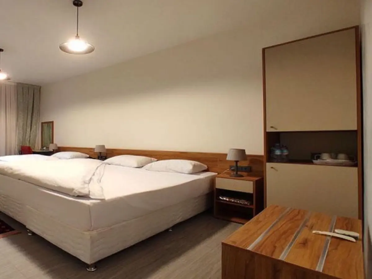 مسافرخانه شهریارنوین - واحد سه تخته ۲ کارگرجنوبی -    