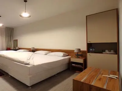 مسافرخانه شهریارنوین - واحد سه تخته ۲ کارگرجنوبی