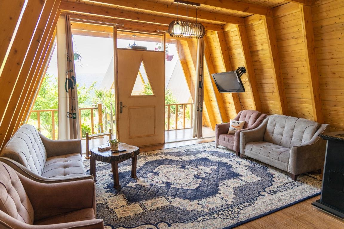 یک خوابه سوئیسی جنگلی فانوس 1