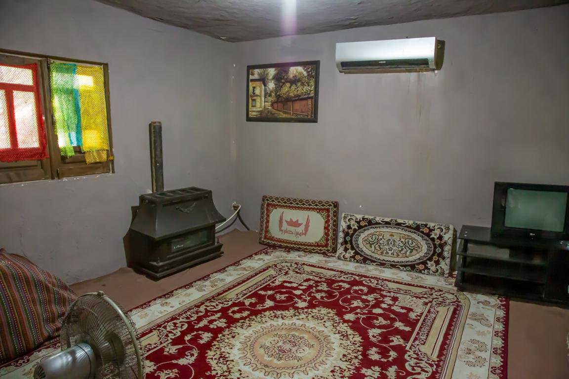 کلبه امپراطور - واحد فروغ فرخزاد