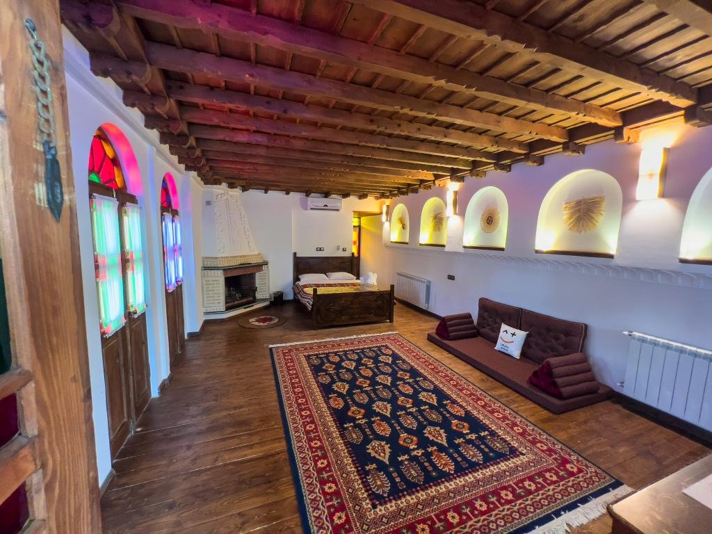 استارسو - واحد عمارت پرندگان چلچلا