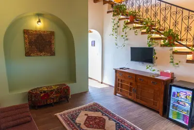 اقامتگاه سنتی استارسو - واحد عمارت درختان تل تلی