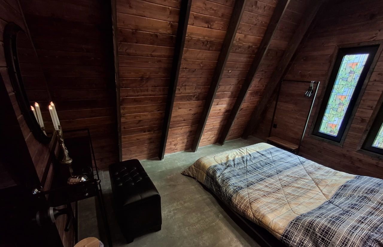 کلبه دوخوابه سوئیسی آس