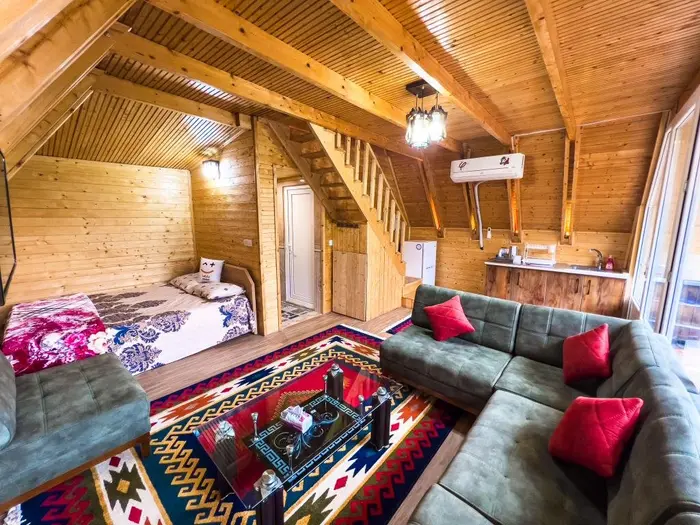 کلبه یک خوابه سوئیسی استخردار آبگرم لفور