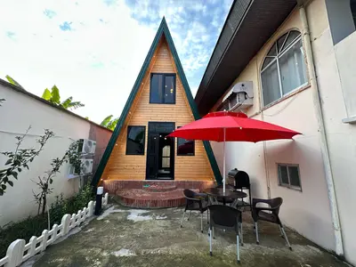 کلبه یک خوابه سوئیسی نارنجی