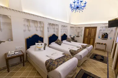 اقامتگاه سنتی سرای کاسیان - واحد 112 پنج دری تریپل