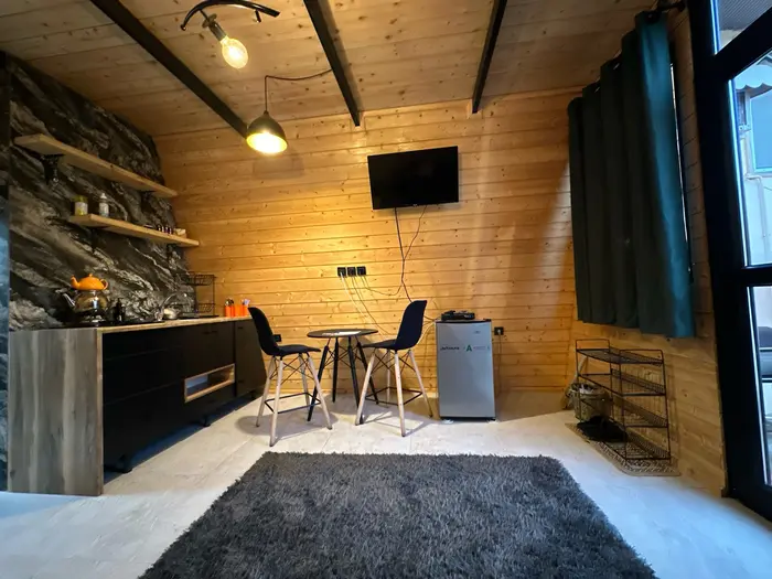 کلبه یک خوابه سوئیسی نارنجی