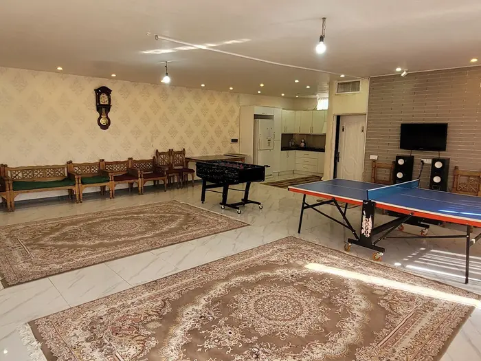 ویلا دوخوابه استخردار تیر و بهمن 25 - نمای داخلی سالن مبله و تمییز