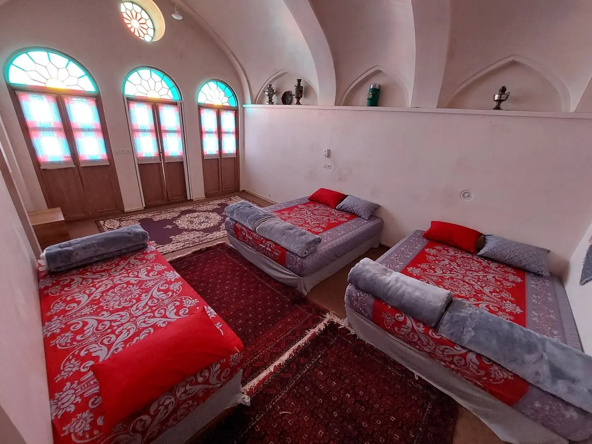 بوم گردی عمارت مهربانو - واحد پنج تخته شاه دخت - نمای داخلی اتاق