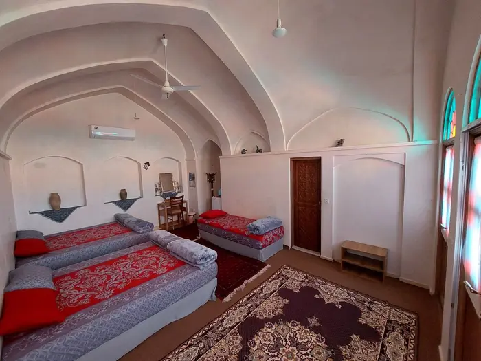 بوم گردی عمارت مهربانو - واحد پنج تخته شاه دخت - نمای داخلی اتاق