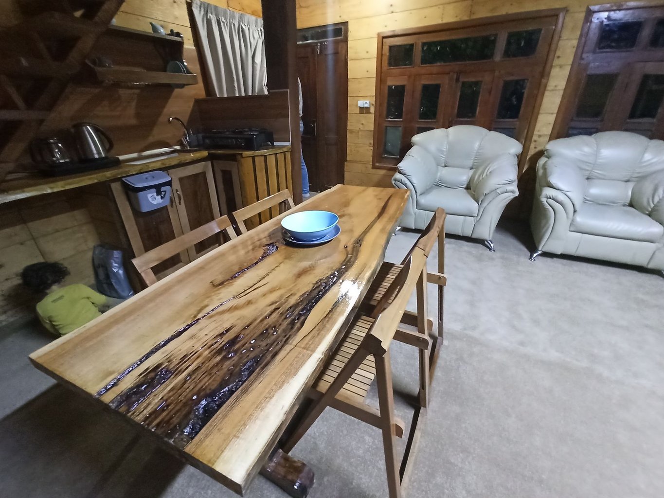 یک خوابه سوئیسی اکو پارک آبشار