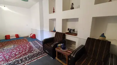 بومگردی عمارت صدر - واحد رز