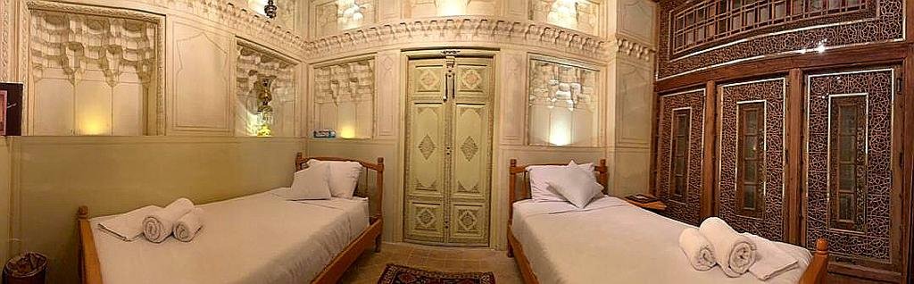 بوم گردی خانه شیرازی - واحد مقرنس - سوییت مقرنس