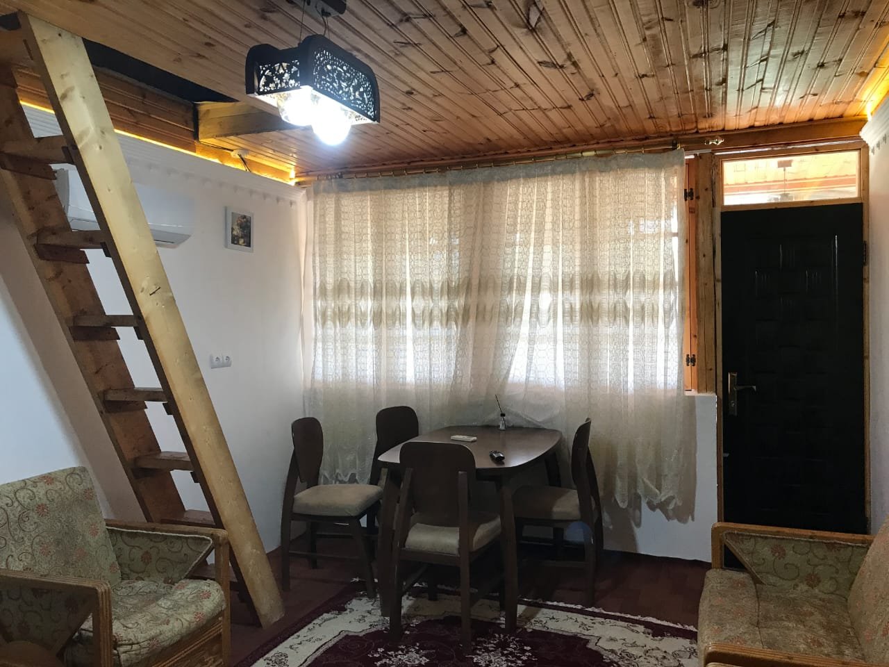 یک خوابه چوبی مهر