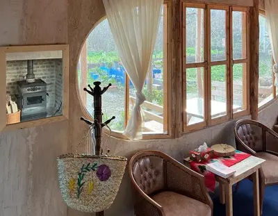 بومگردی آوش - کلبه کاج اتاق شید