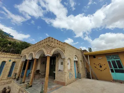 بومگردی عمارت نقوسان - واحد عمارت پنج دری