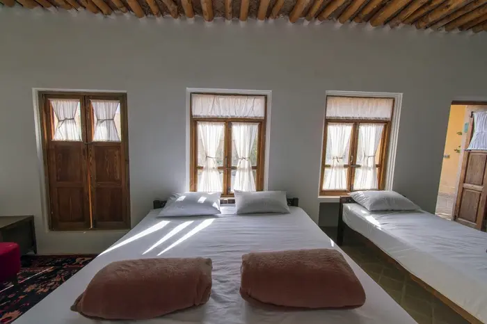 بوم گردی خانه لیرک - واحد هامون - هامون