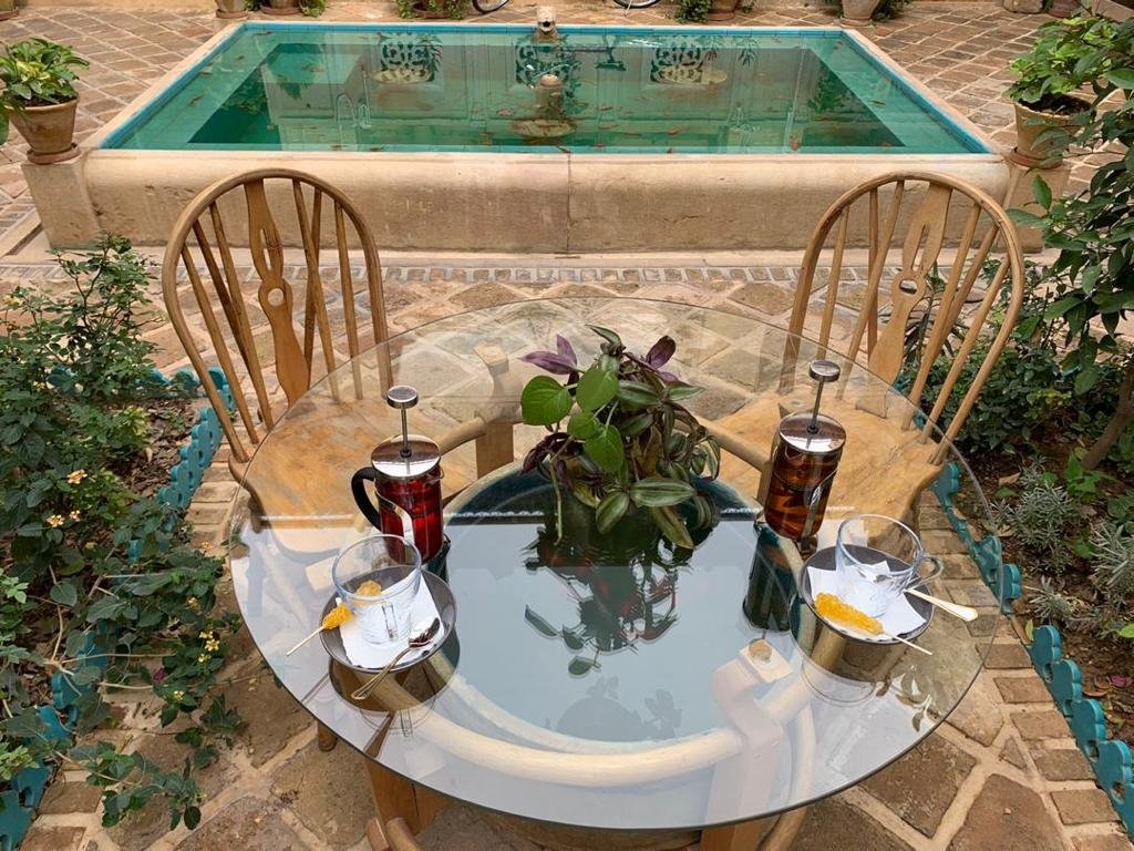 بوم گردی خانه شیرازی - واحد مقرنس - خانه شیرازی