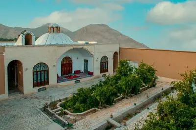 بومگردی عمارت ساعتی - واحد زمرد