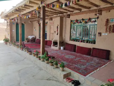 بومگردی نقش رستم - واحد آتوسا