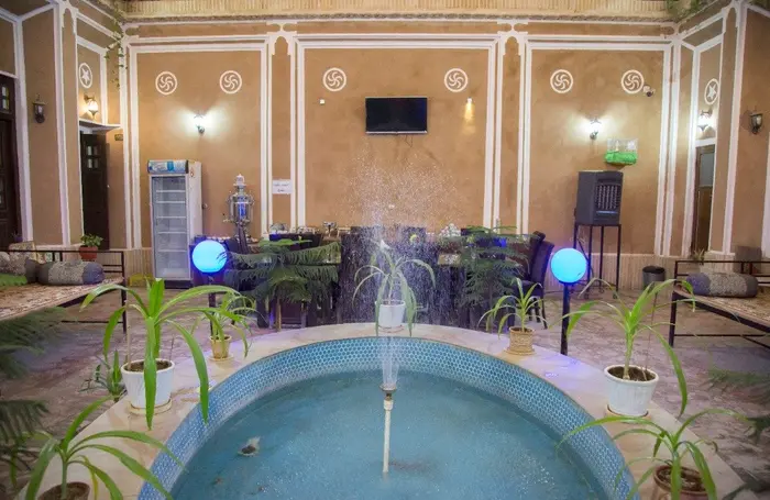 بوم گردی نقره یزد - اتاق102 - نقره یزد