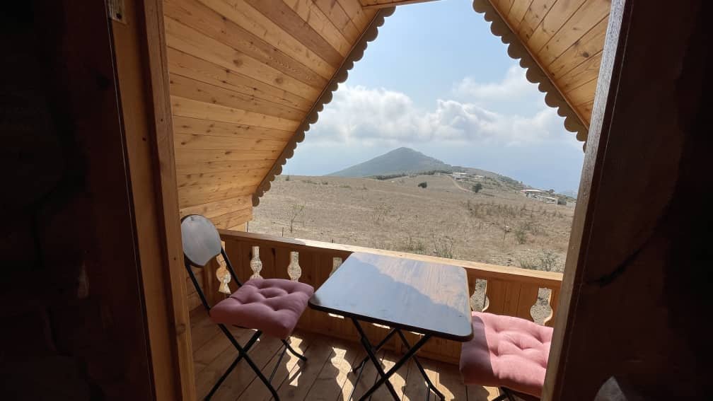 بوم گردی بام رودبار - کلبه چوبی - کلبه چوبی