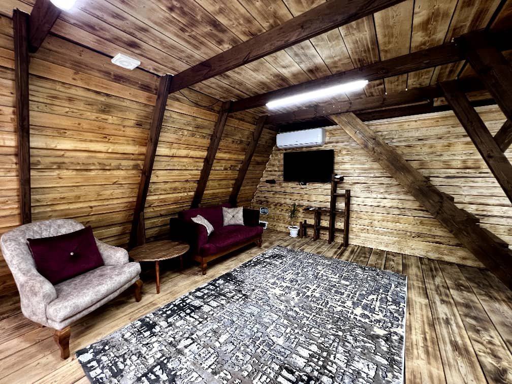 یک خوابه سوئیسی چوبی جکوزی دار آلفا