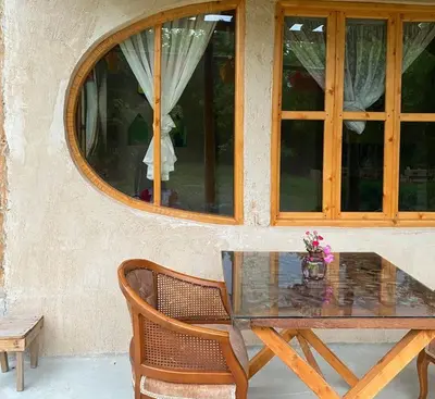 بومگردی آوش - کلبه کاج اتاق شید