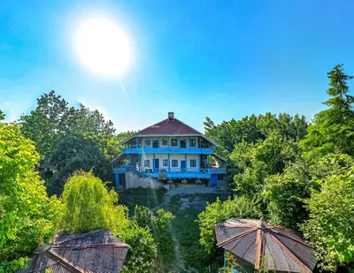 بومگردی چهارخوابه جکوزی دار دهکده آرامش