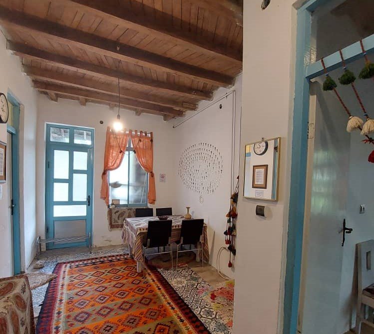 کلبه دوخوابه جنگلی دیلا‌نشین - فضای هال