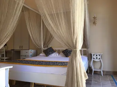 اقامتگاه سنتی آریانا - واحد دبل حوضخانه ۱۰۷