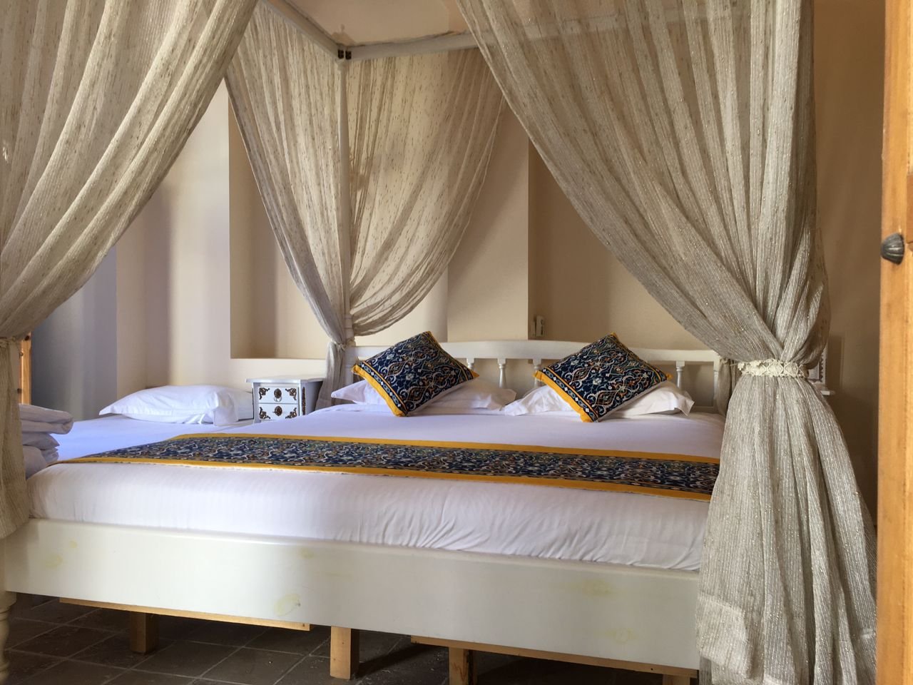 آریانا - واحد دبل حیاط اول حوضخانه ۱۰۶