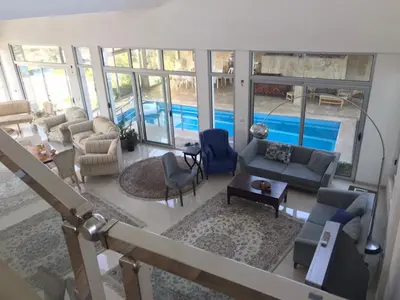 ویلا چهارخوابه استخردار آبگرم عمارت گلشن 1