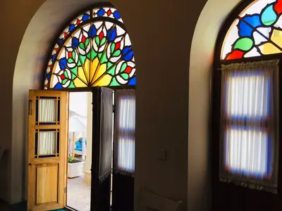 اقامتگاه سنتی آریانا - واحد دبل شاه نشین ۱۰۴