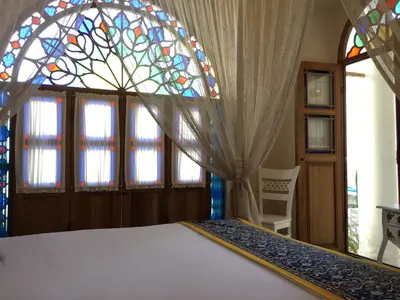 اقامتگاه سنتی آریانا - واحد دبل حوضخانه ۱۰۷