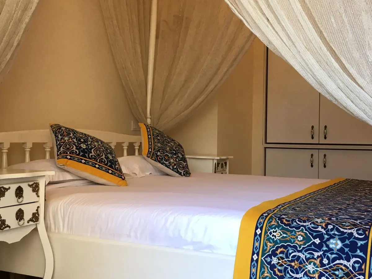 اقامتگاه سنتی آریانا - واحد دوتخته دبل حیاط اول ۱۰۵