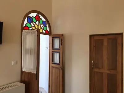 اقامتگاه سنتی آریانا - واحد دبل حوضخانه ۱۰۷