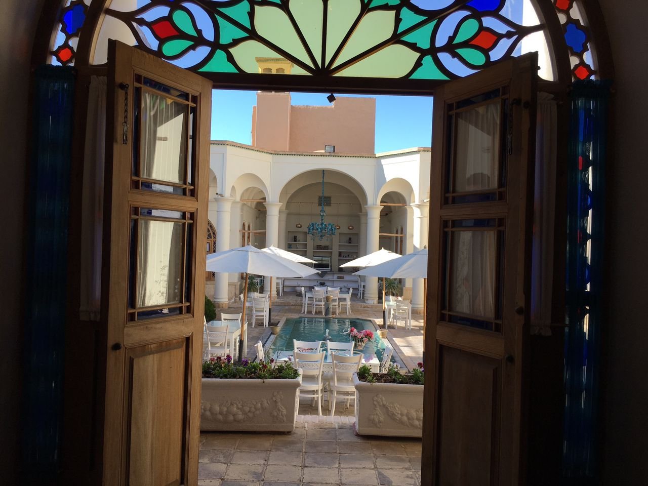 اقامتگاه سنتی آریانا - واحد دبل شاه نشین ۱۰۴