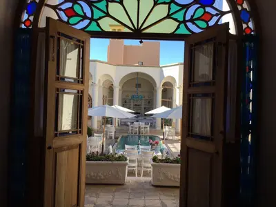 اقامتگاه سنتی آریانا - واحد دبل شاه نشین ۱۰۴