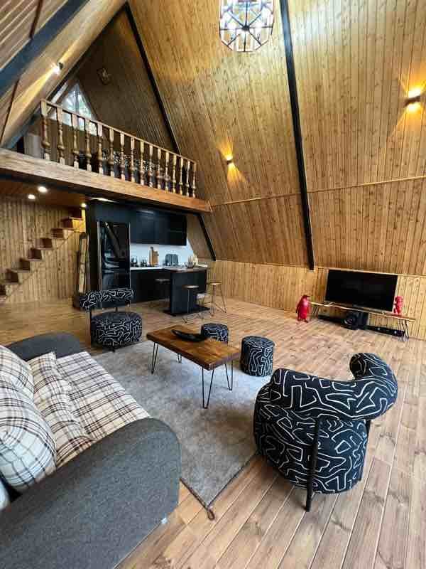 یک خوابه سوئیسی استخردار آبگرم‌ لارا