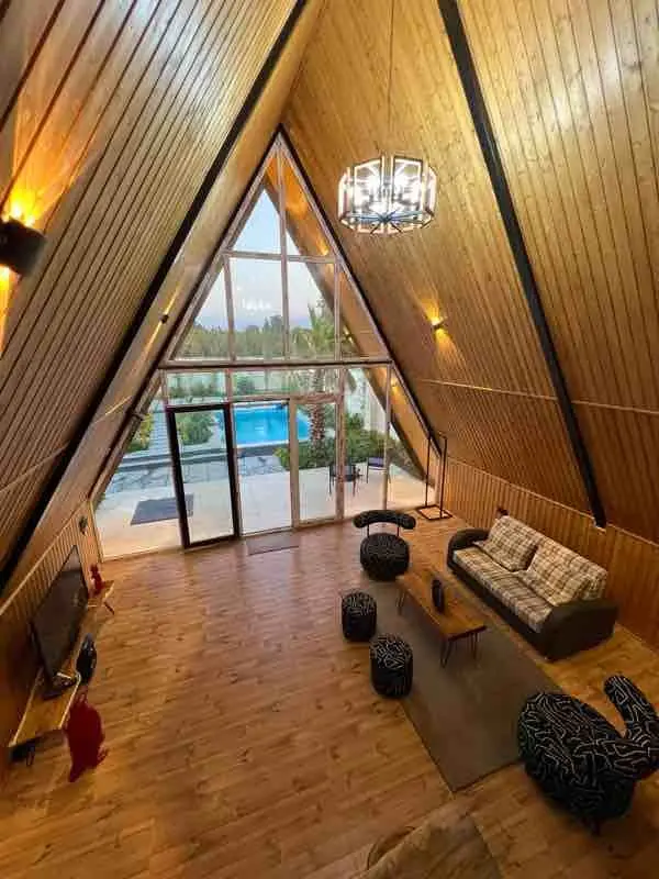 کلبه یک خوابه سوئیسی استخردار آبگرم‌ لارا - انتخاب عنوان تصویر