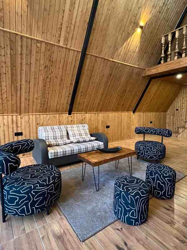 یک خوابه سوئیسی استخردار آبگرم‌ لارا