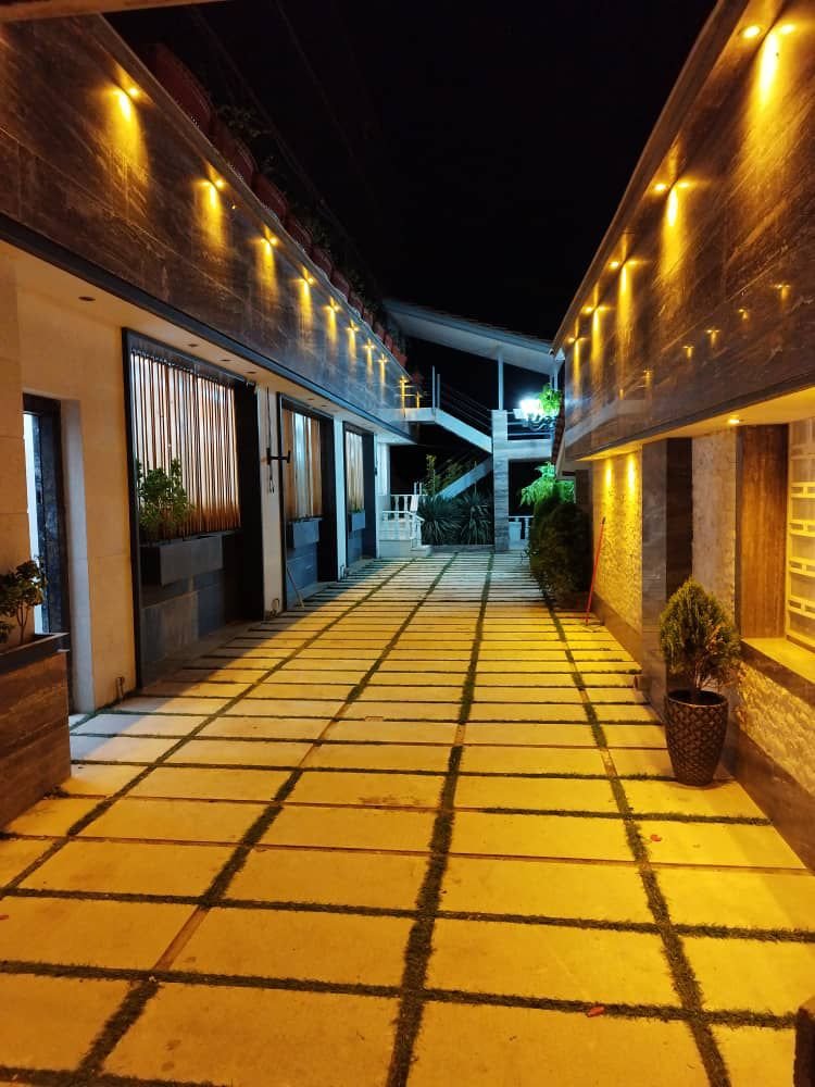 ویلا چهارخوابه استخردار آبگرم هشت بهشت - ورودی باغ