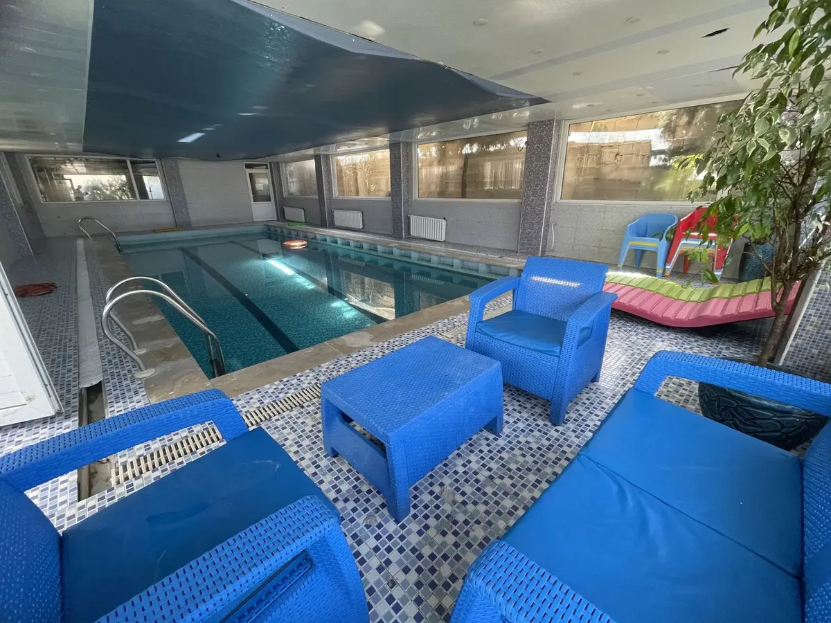 ویلا دوخوابه استخردار آبگرم هشت بهشت - استخر سرپوشیده آبگرم ( ۲۰&۵ متر ) طول در عرض