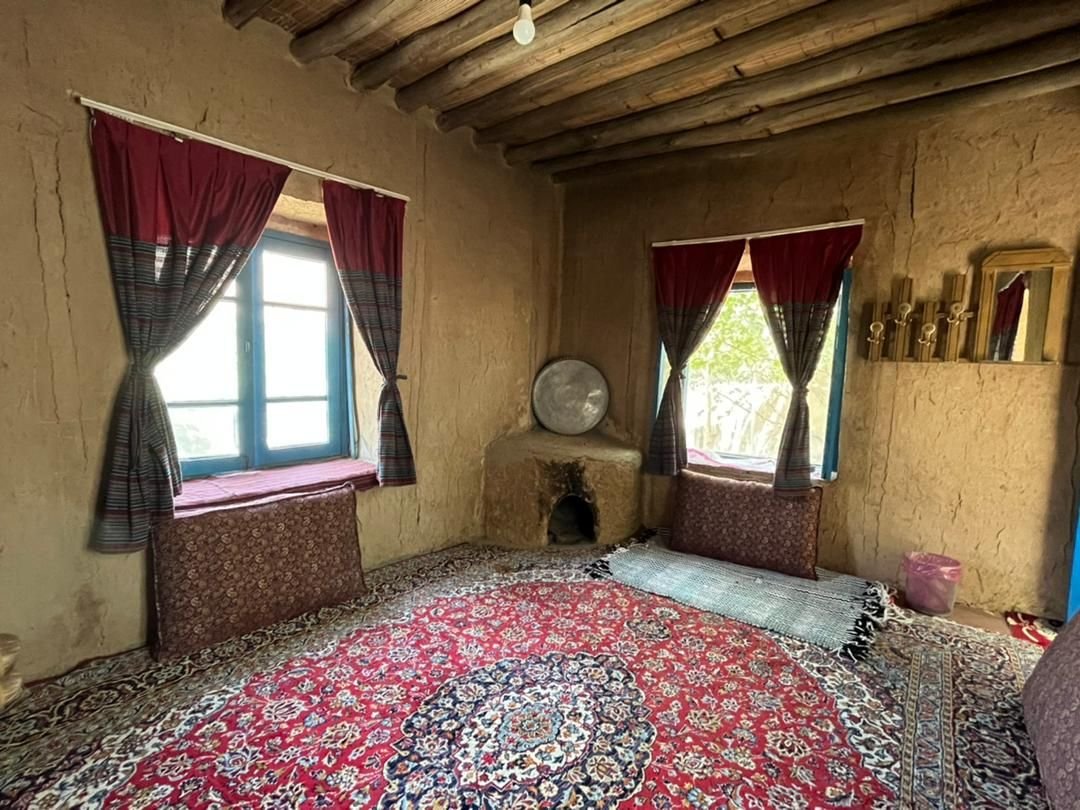 بوم گردی مزرعه لزور - واحد سنگی