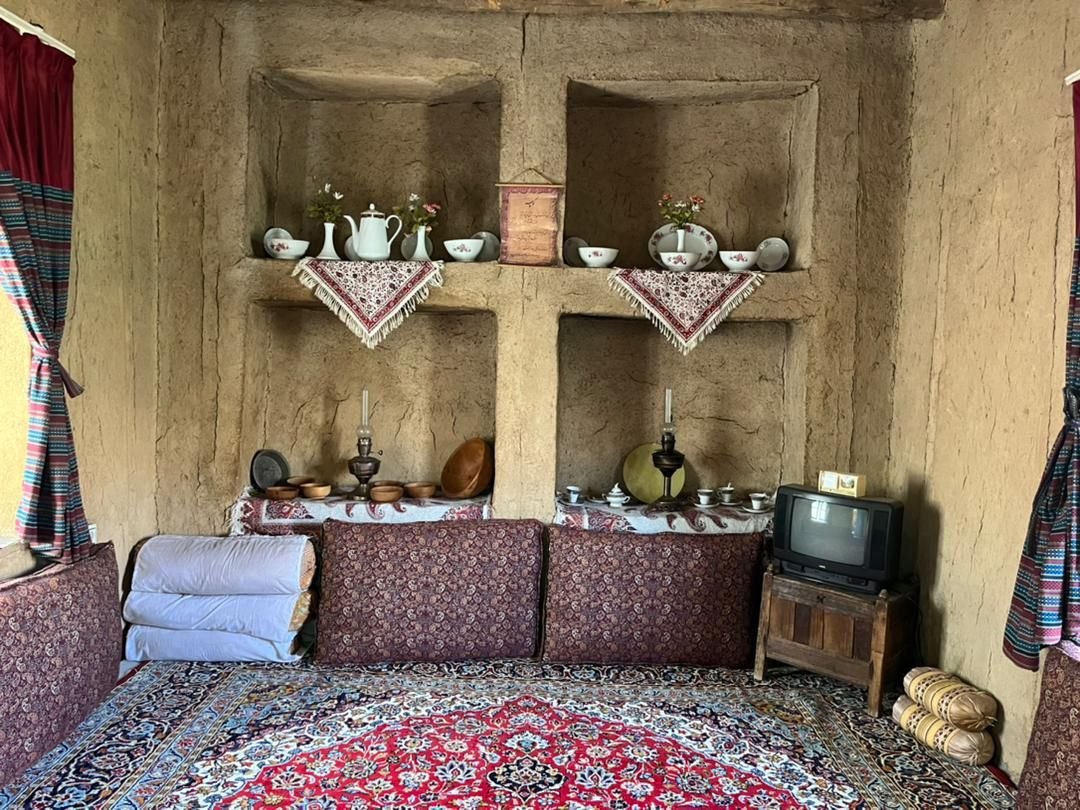 بوم گردی مزرعه لزور - واحد سنگی
